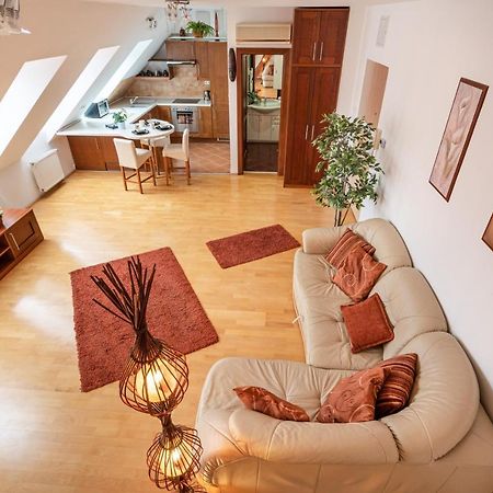 Beautiful Apartment With Ac Budapeste Exterior foto