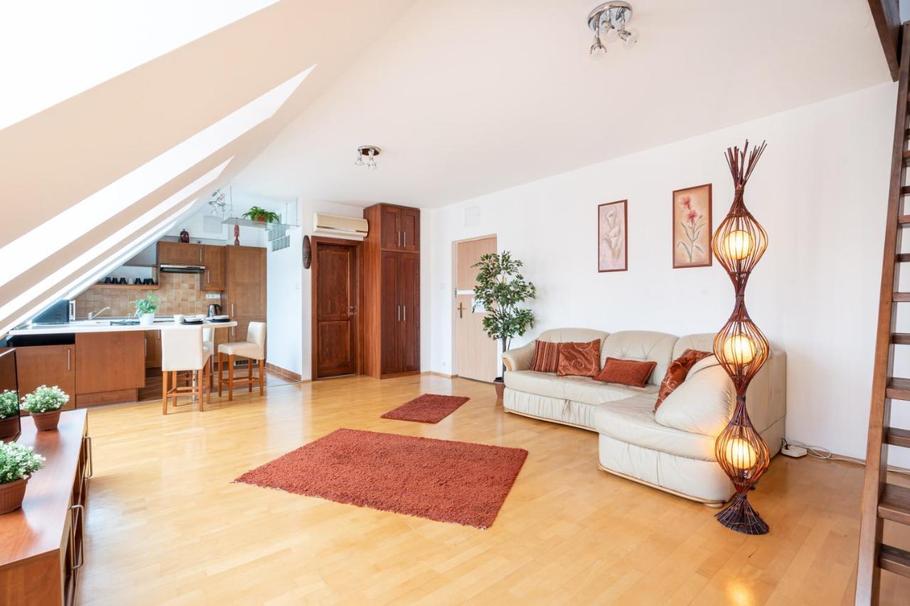 Beautiful Apartment With Ac Budapeste Exterior foto
